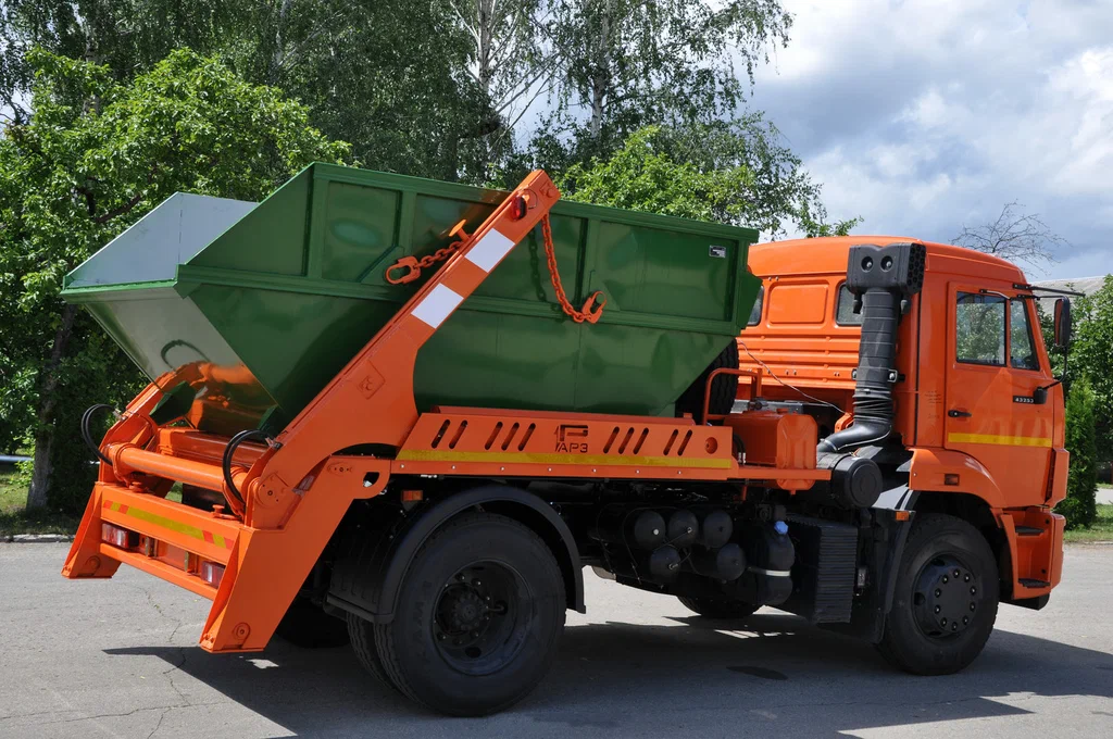 Заказ бункеровоза для вывоза мусора и отходов в Туймазы в октябре