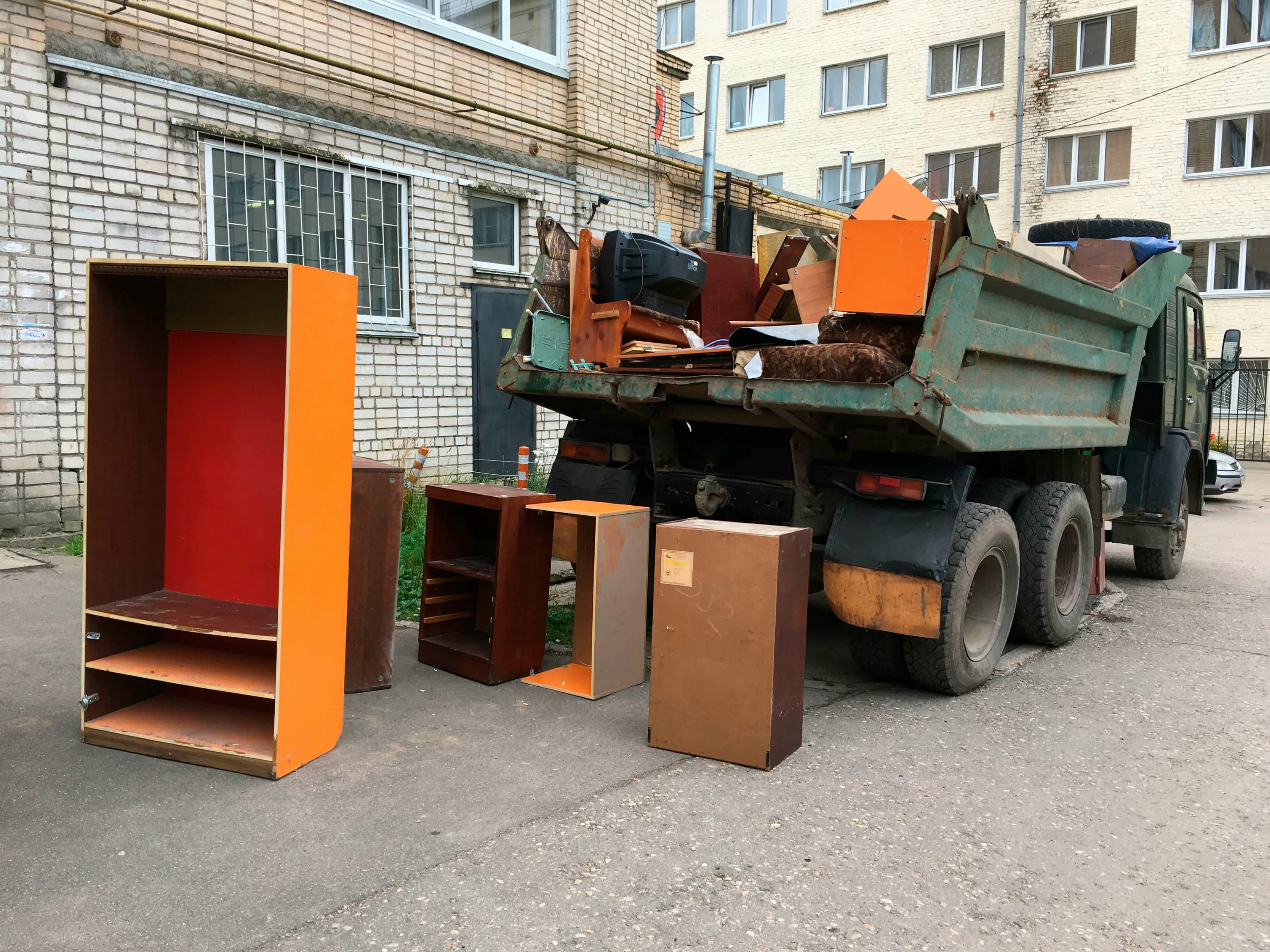 Утилизация старой мебели с вывозом и разбором в Туймазы в октябре