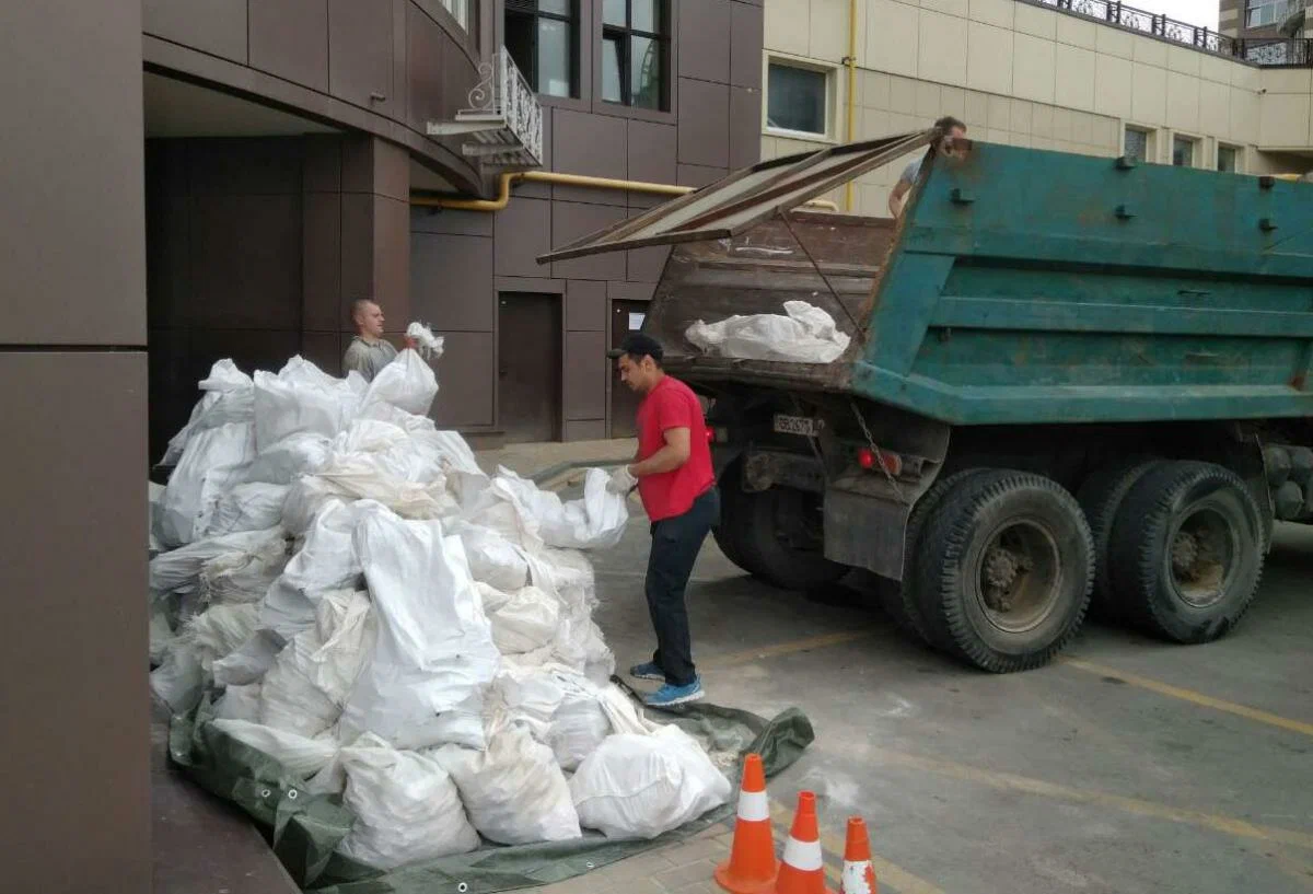 Вывоз мусора из подвала в Туймазы от ПроМусор – уборка, разбор завалов и очистка, цены от 2446 руб