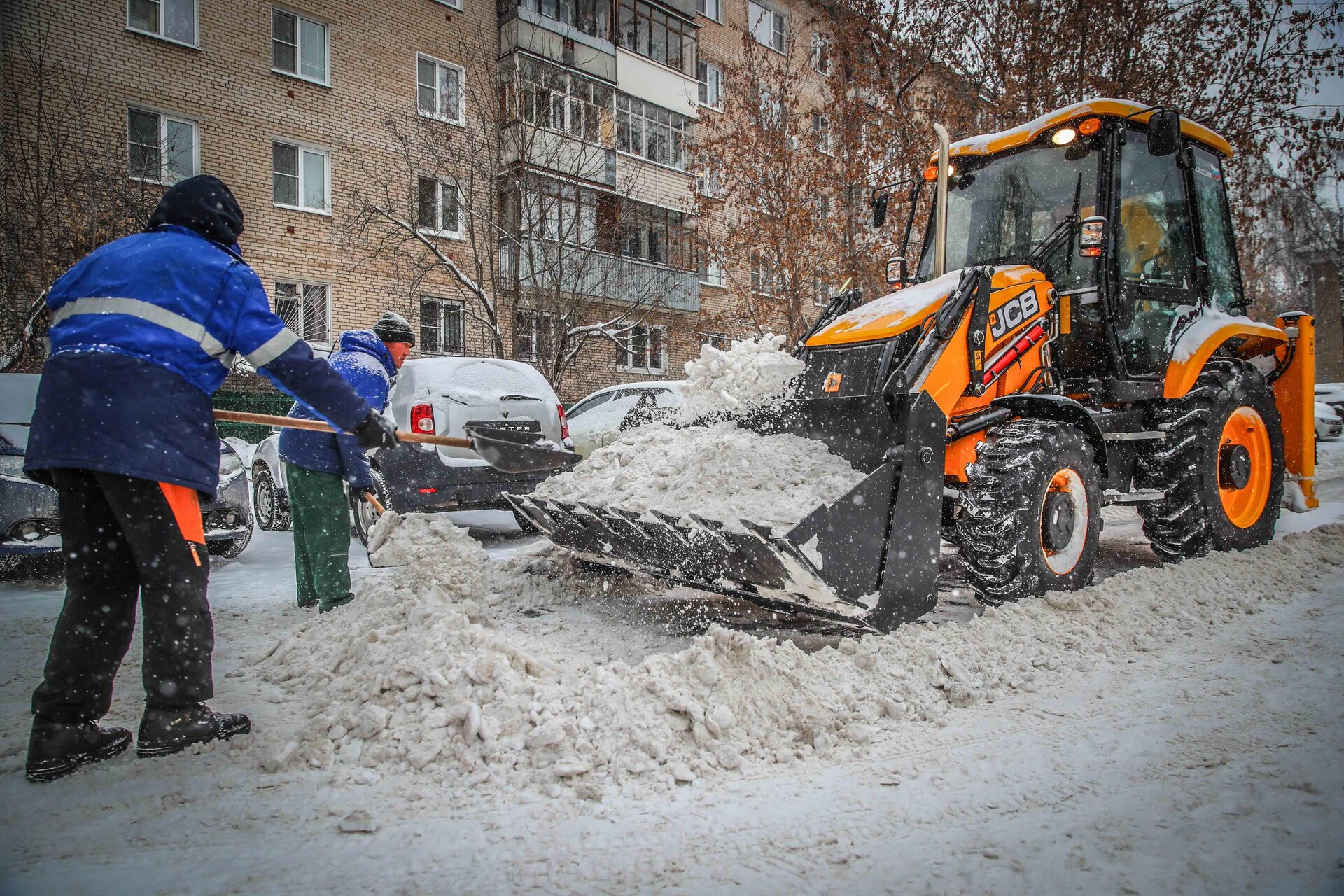 Очистка дворов от снега и наледи в Туймазы — уборка снега, трактор и ручная, цены от 510 руб. | ПроМусор
